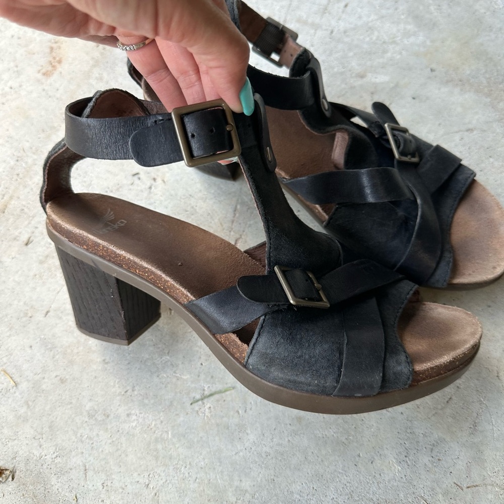 Dansko Dominique Black Leather T-Strap Sandals Block Heels sz 41  a 10.5 in US